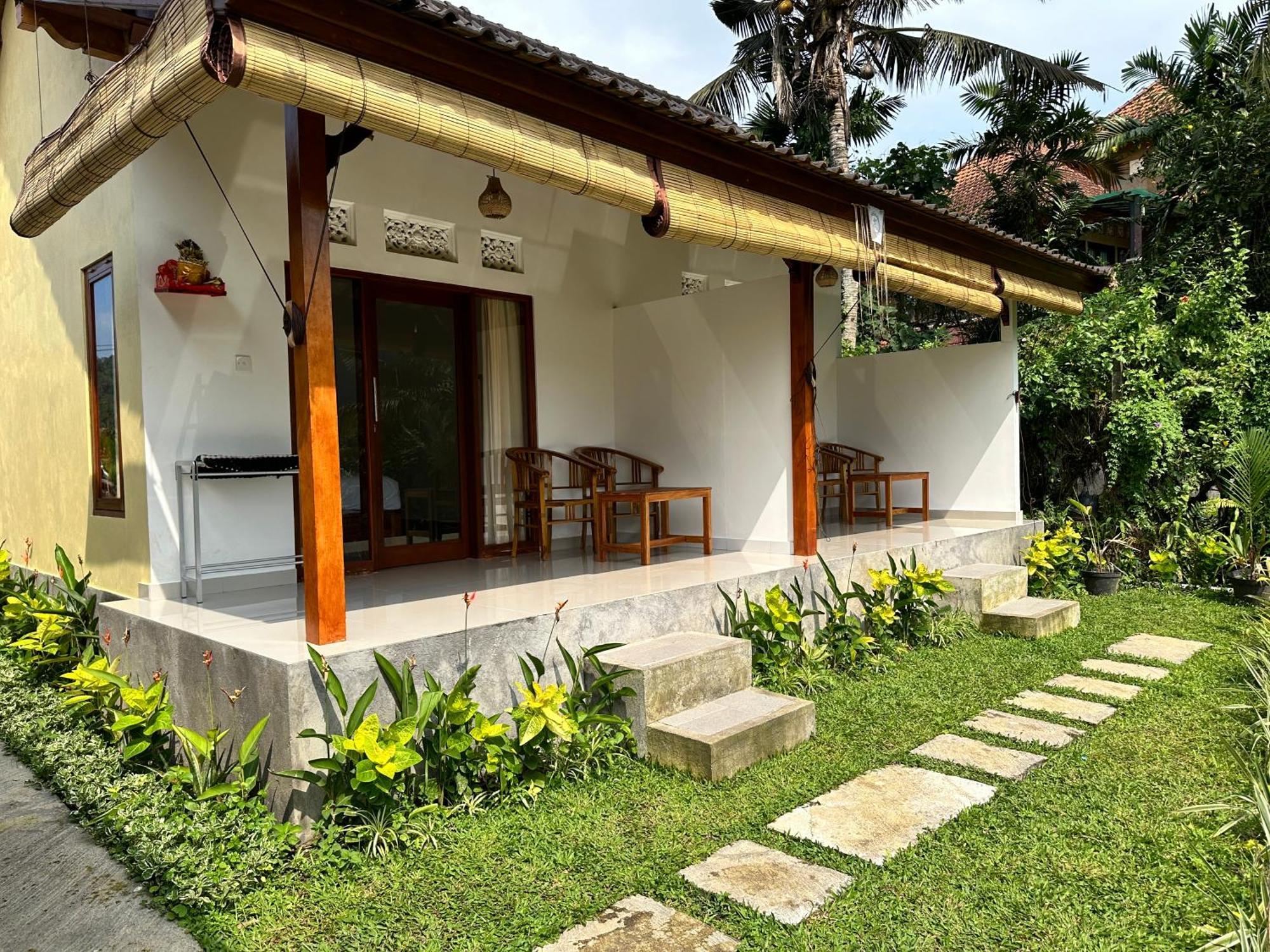 D'Janu Homestay Сидемен Экстерьер фото